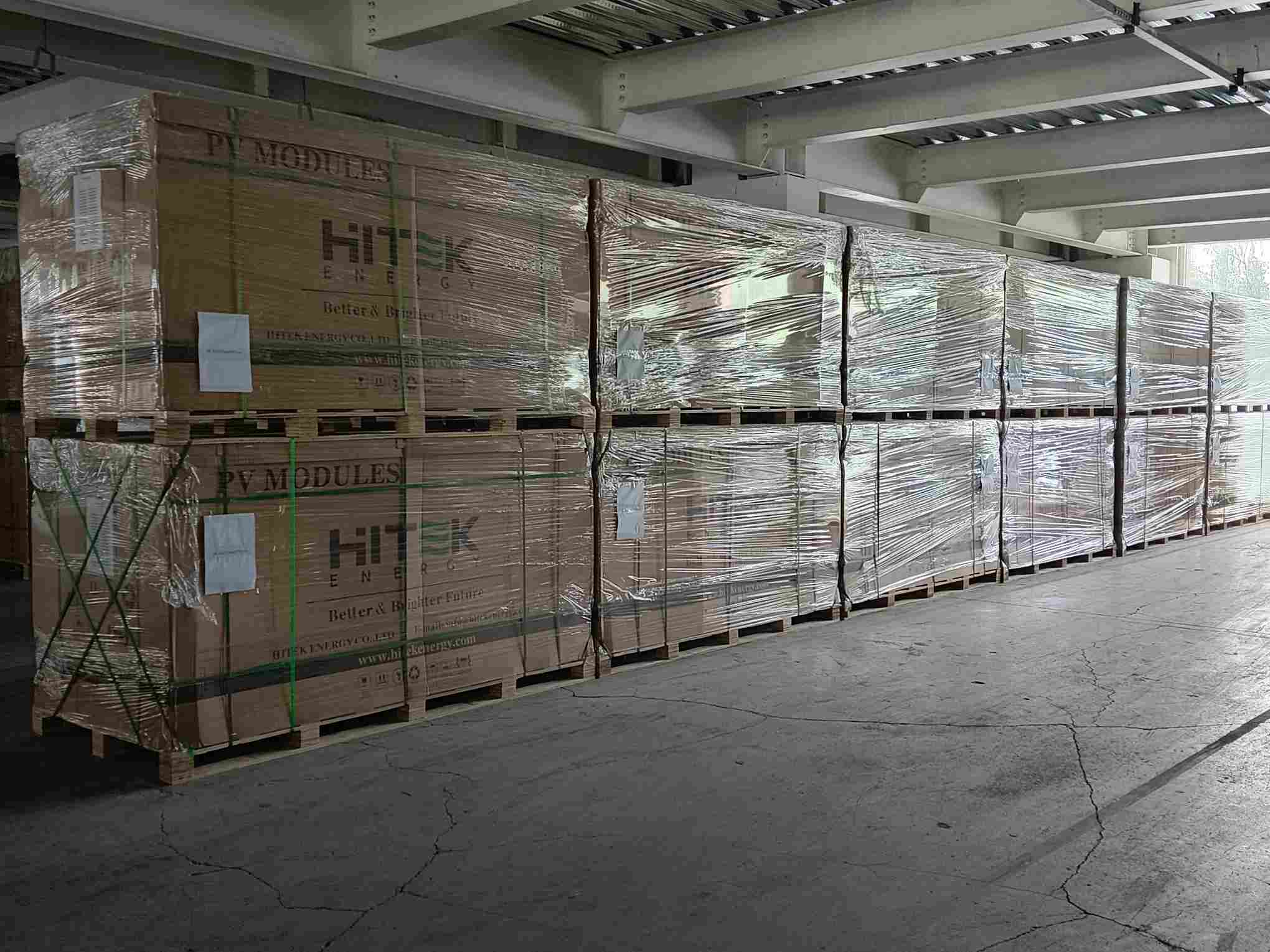 Paneles solares Hitek tipo N de 40HQ y 610 W