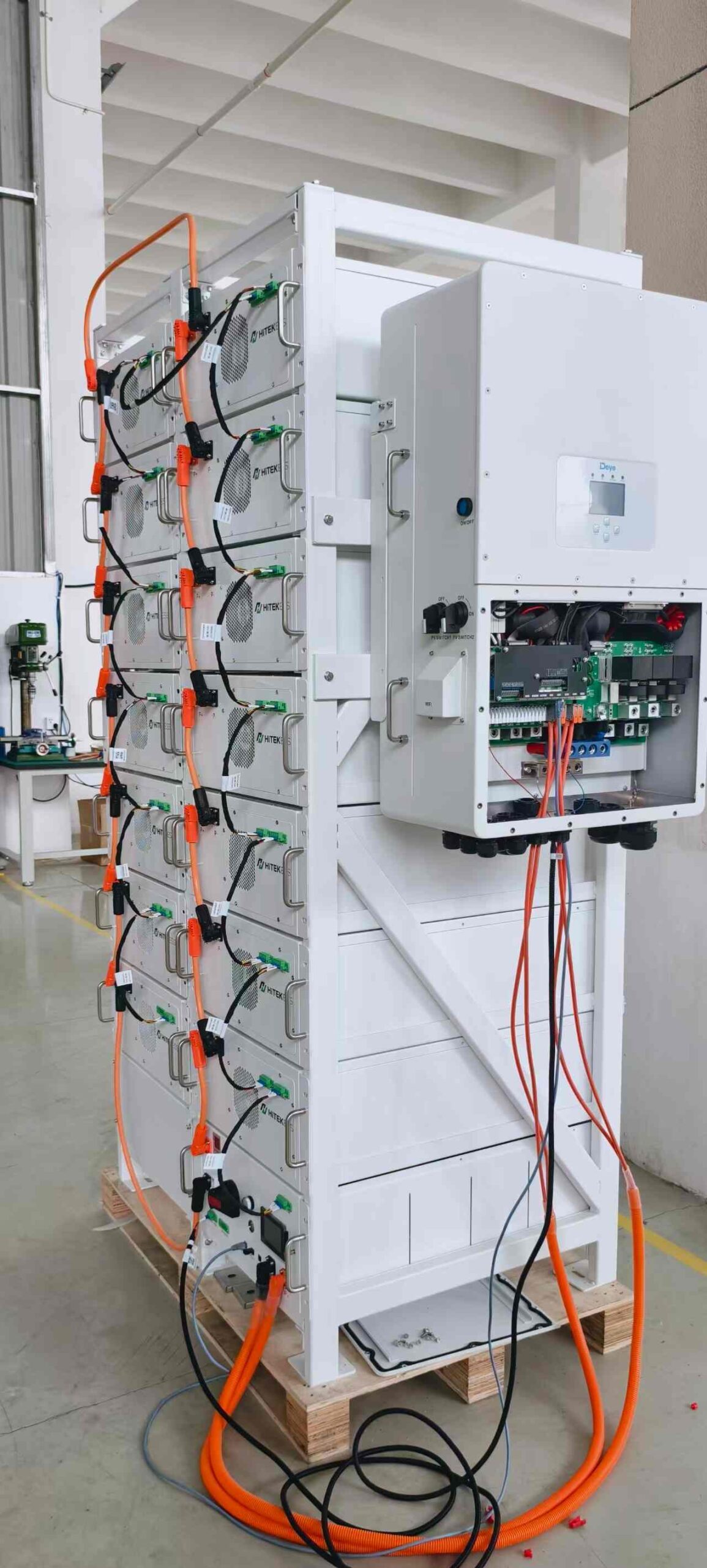 Sistema solar HITEKESS de 50 kW y 225 kWh